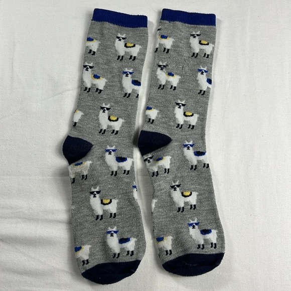 8 Pair Assorted Styles Socks - Picture 3 of 13